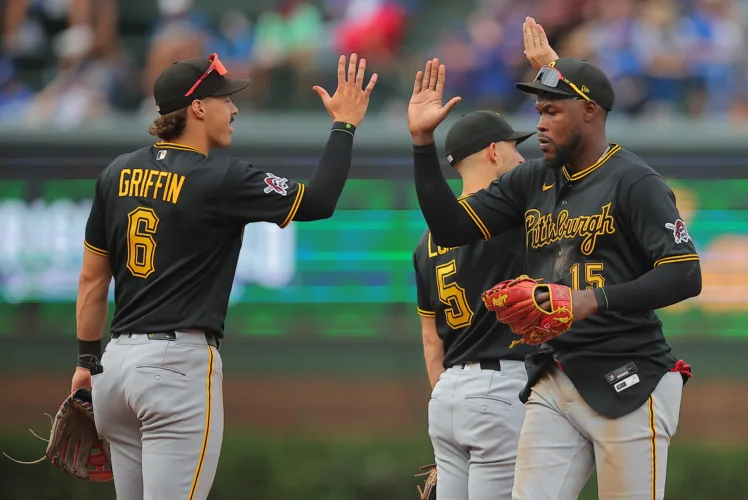 Pirates salvage series with victory